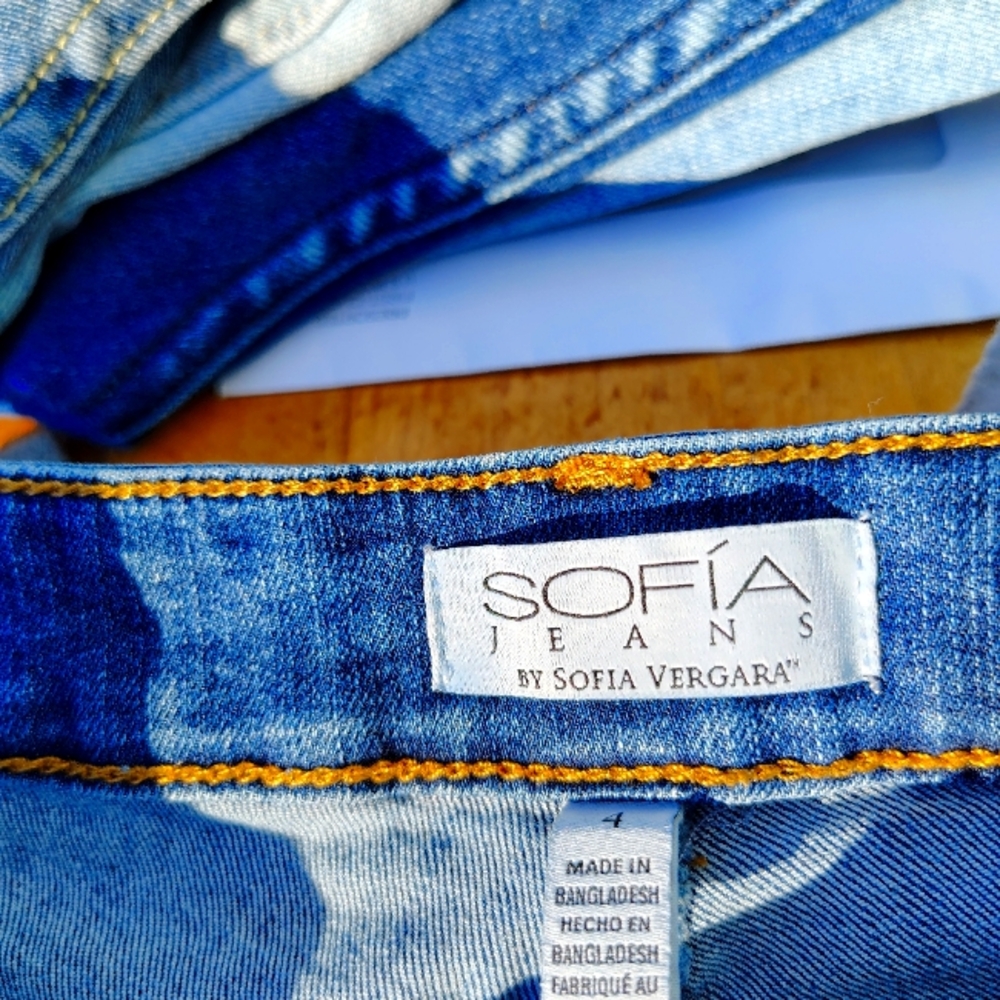 Sofia Jeans size 4 skinny jeans mid waist